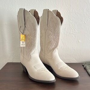 Ariat Cream Western Boots with Intricate Stitching